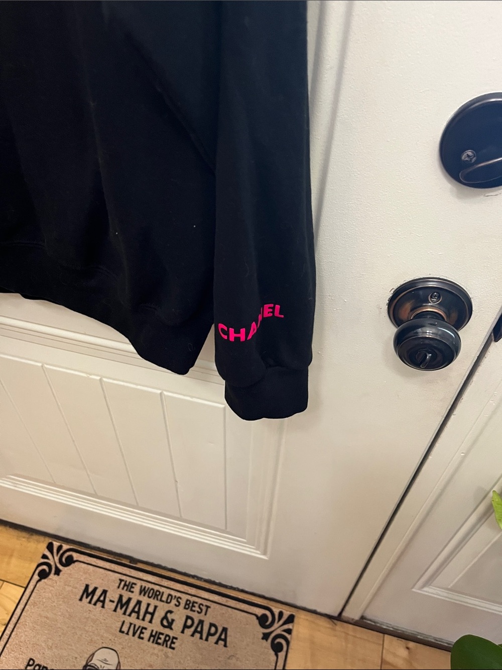 CHANEL Black Sweatshirt with Pink Logo - Picture 3 of 3